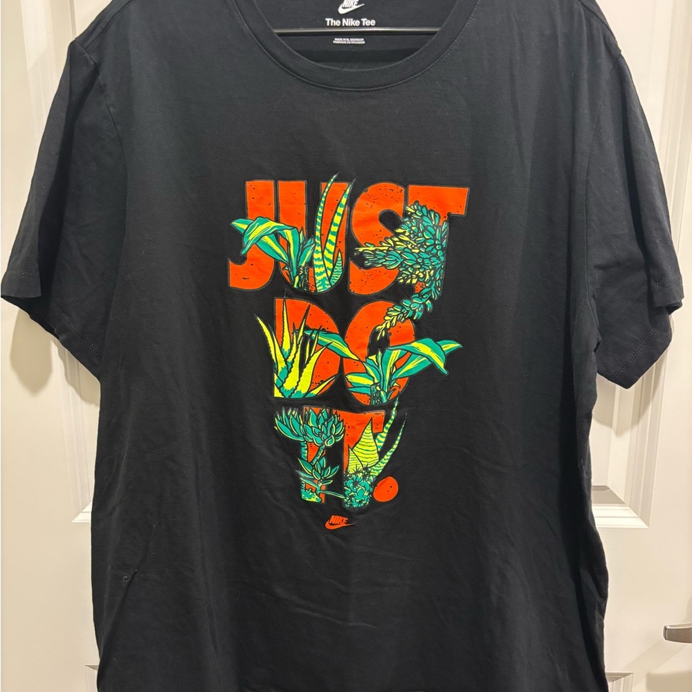 Nike Men's Plant Graphic T-Shirt